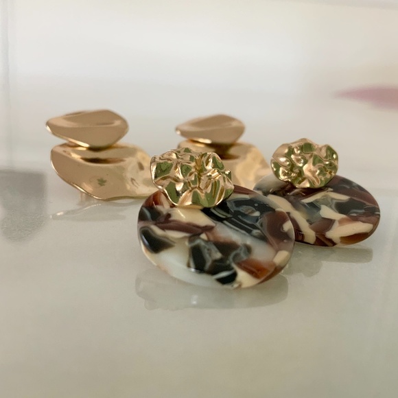 Golden and texture earrings - Picture 4 of 6